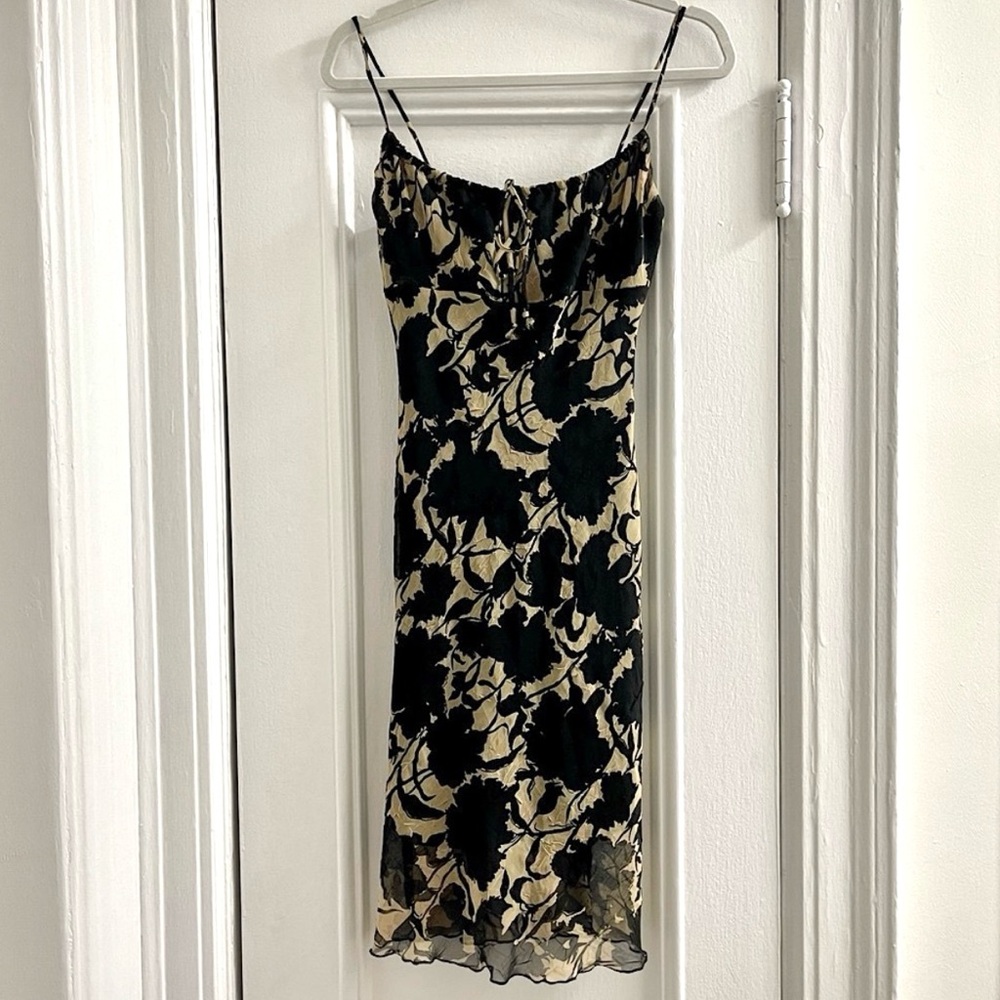Vtg Vintage 90s / 2000s spaghetti strap tan and black floral / pattern dress